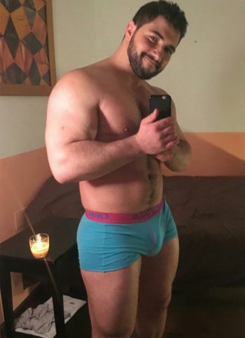 Kevin (42 ans) découvre le libertinage à Fréjus rencontre-Daddy-Fréjus