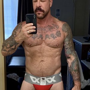 Si tu veux échanger des photos chaudes Bastien - rencontre-Daddy-Fréjus