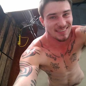 Soleil sur peau nue Romain - rencontre-Daddy-Lyon