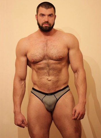 Un mec nu en montagne, ça te tente ? rencontre-Gay-Laval