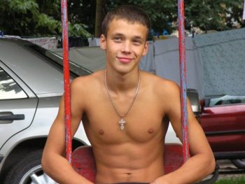 Arthur 24 ans, série finie et vide à combler rencontre-Gay-Massy