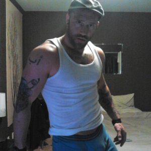 Cherche complice pour soirée canap’ Milos - rencontre-Gay-Saint-Denis