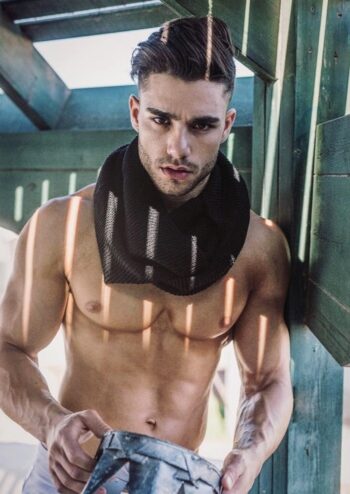 Jeune homme de 18 ans cherche flirter et fun rencontre-Gay-Strasbourg