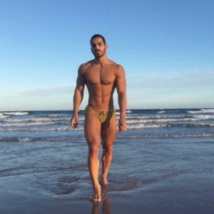 33 à la sortie du boulot et j’ai trop chaud Kiran - rencontre-Gay-Toulouse