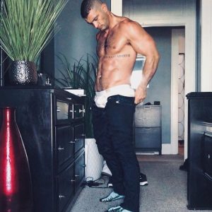 Sortie de douche, envie d’un coup de fil coquin Nolan - rencontre-Libertin-Bourges