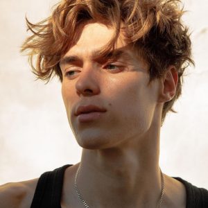 Léon - rencontre-gay-paris-EWuN